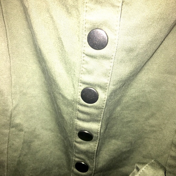 Olive Green Romperđź«’đź’š - Picture 3 of 6